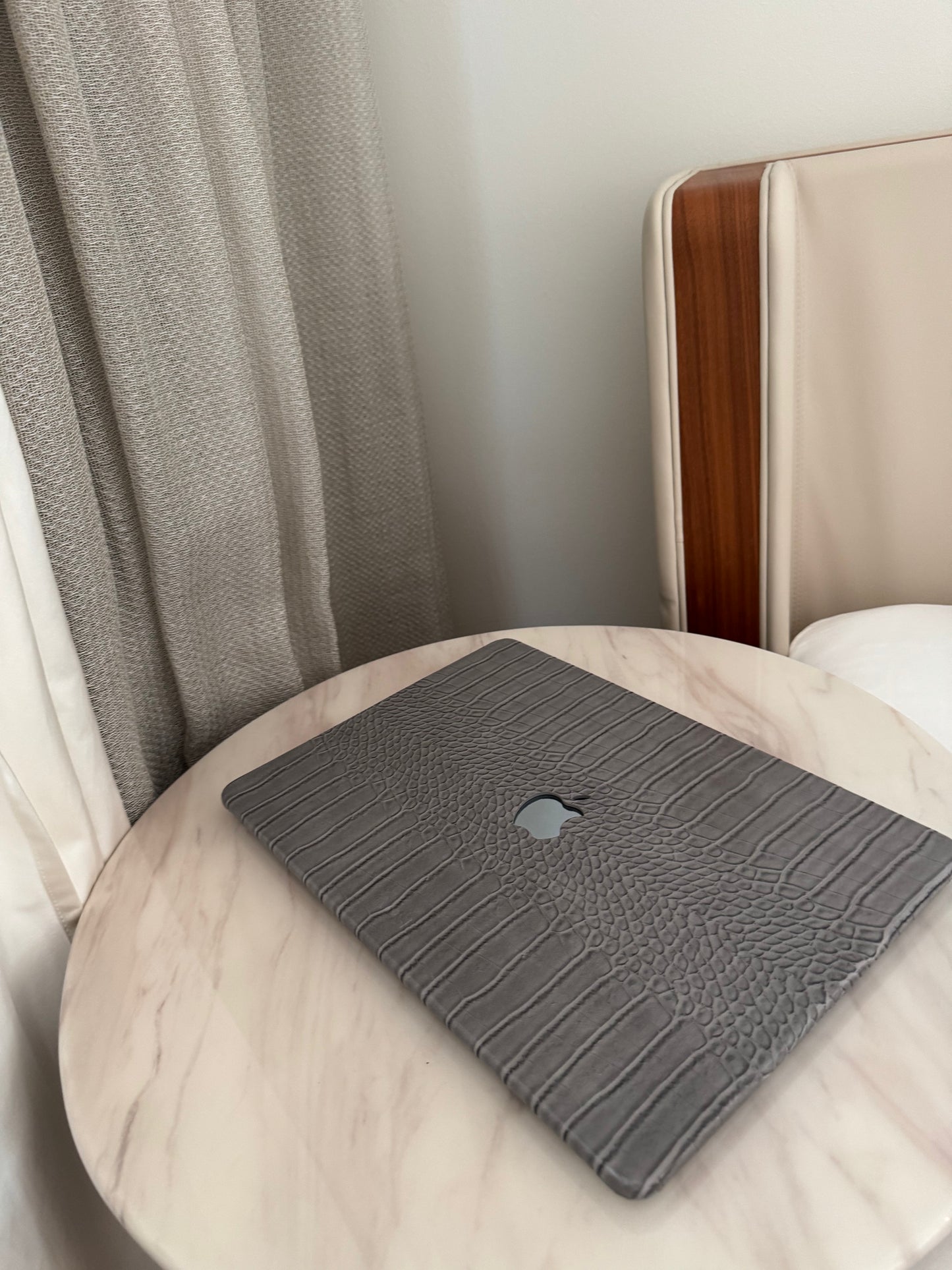 Macbook cover croco gray